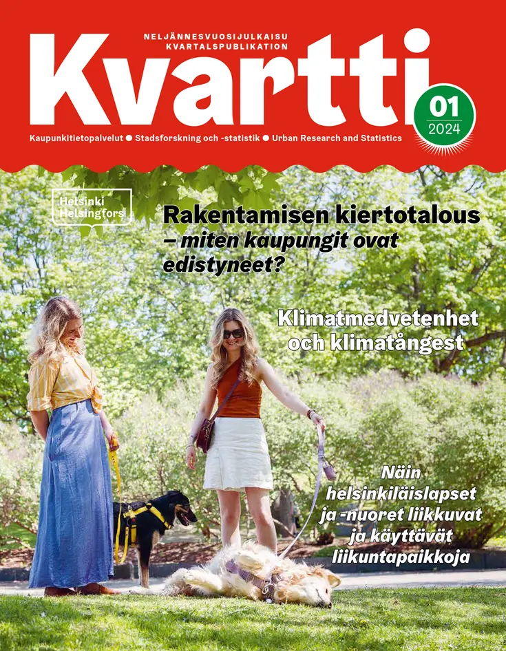 Kaksi naista ja koira kesällä puistossa.