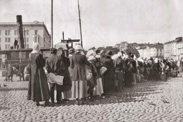 Perunajono Kauppatorilla vuonna 1918. 