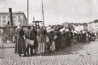 Perunajono Kauppatorilla vuonna 1918. 